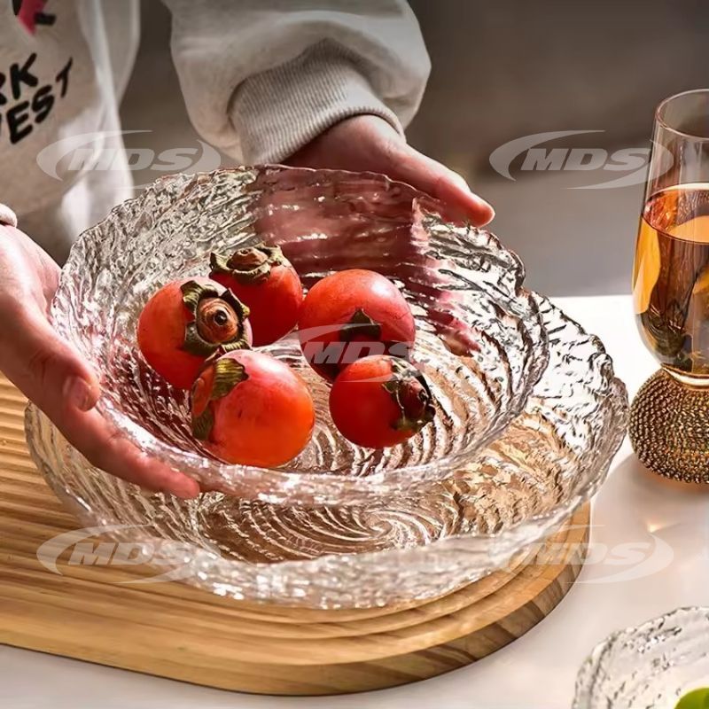 Light Luxury Glass Fruit Transparent Irregular Swirl Plate Large Size Glass Bowl Clear Glass Charger Plate with Gold Rim