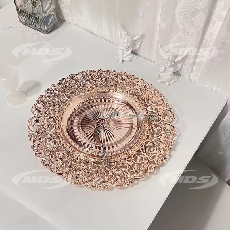 New European Style 13 Inch Round Wedding Party Table Decoration Gold Silver Flower Pattern Plastic Charger Plates