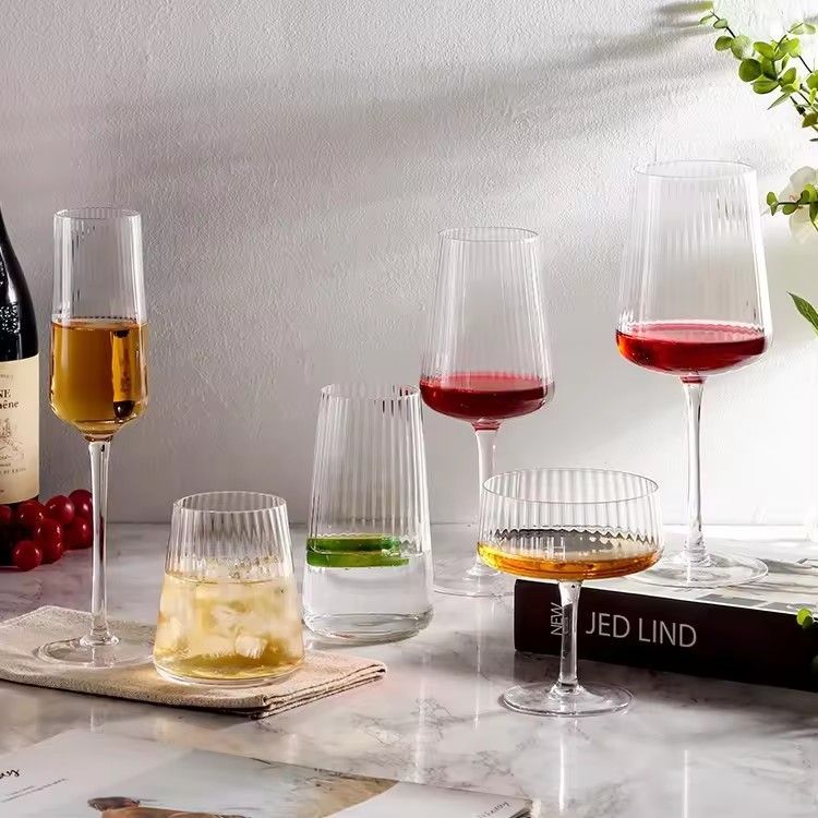 Vertical striped red wine glasses, creative new style for household and household use, high legged glasses with inserted edges