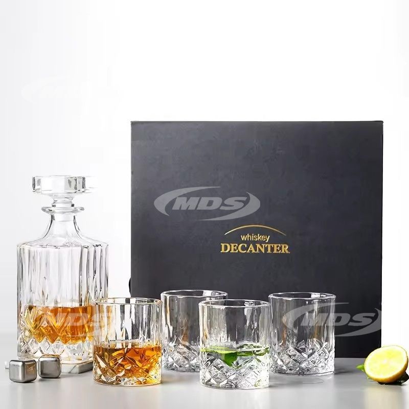 Wholesale classical crystal luxury whiskey decanter glasses 6 whiskey bar set