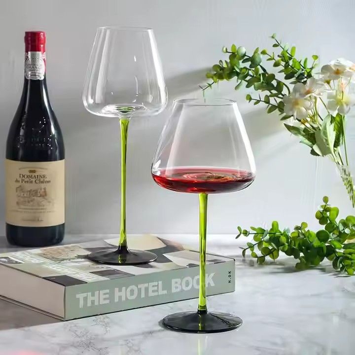 Red wine glass crystal glass wine glass green quite black concave Green stem goblet glasses