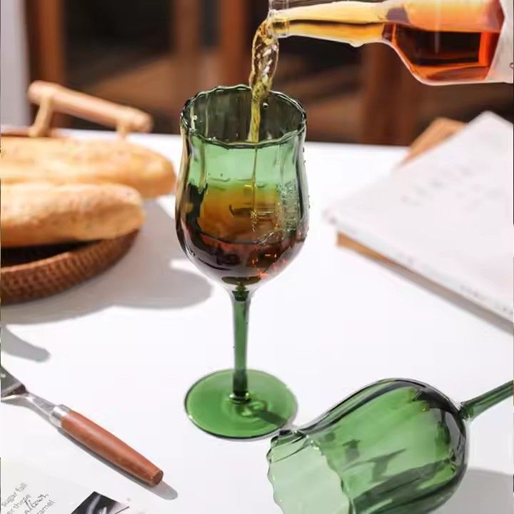 Wholesale Customized High Quality Fancy Unique Color Vintage Wine Glasses Set Crystal Goblet