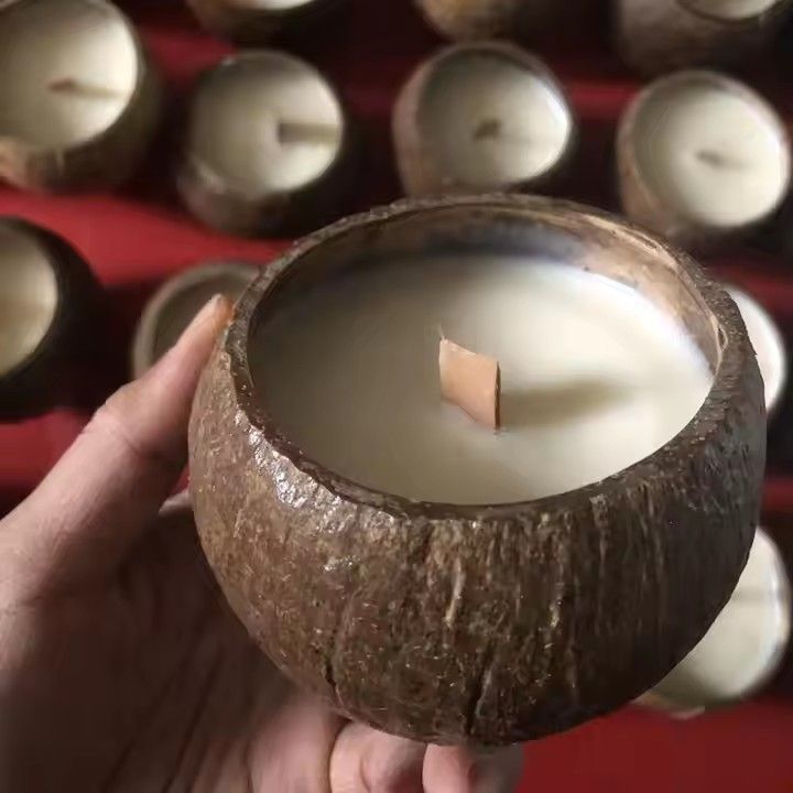 Natural coconut scented candle custom logo soy wax coconut shell candles bowl with wooden wick