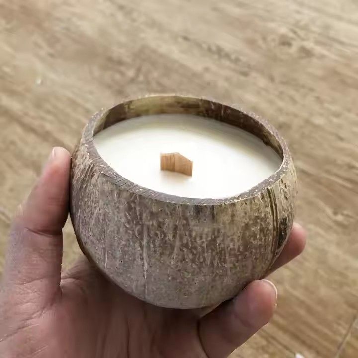 Natural coconut scented candle custom logo soy wax coconut shell candles bowl with wooden wick