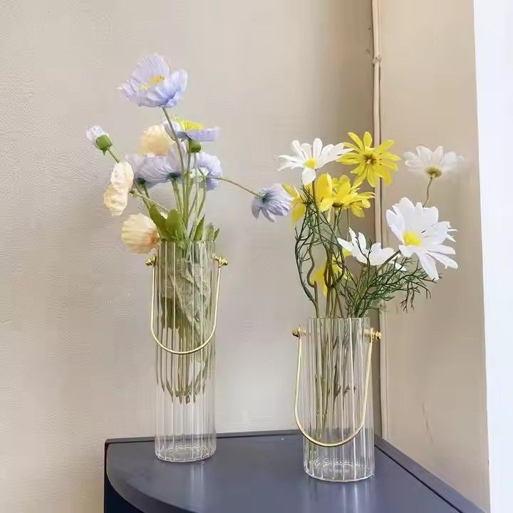 wholesale clear ribbed vertical stripess glass flower vase tabletop crystal glass vase for home decor with handle