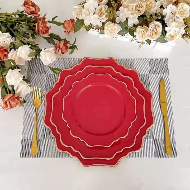 Factory New Style 13 Inch Red Plastic Plate Party Dining Room Irregular Flower Shape Charger Plate