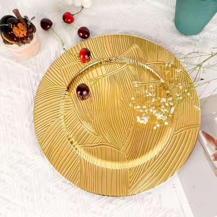 Wholesale Modern Gold Flower Patterns Plastic Charger Tray Wedding Banquet Table Decoration Charger Plate