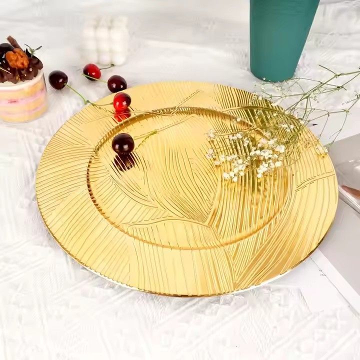 Wholesale Modern Gold Flower Patterns Plastic Charger Tray Wedding Banquet Table Decoration Charger Plate