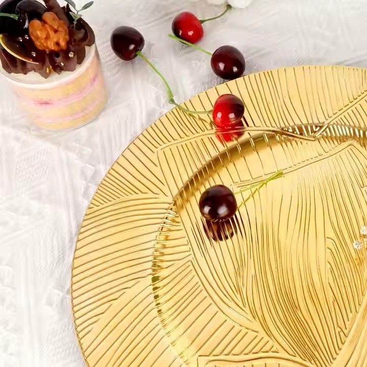 Wholesale Modern Gold Flower Patterns Plastic Charger Tray Wedding Banquet Table Decoration Charger Plate