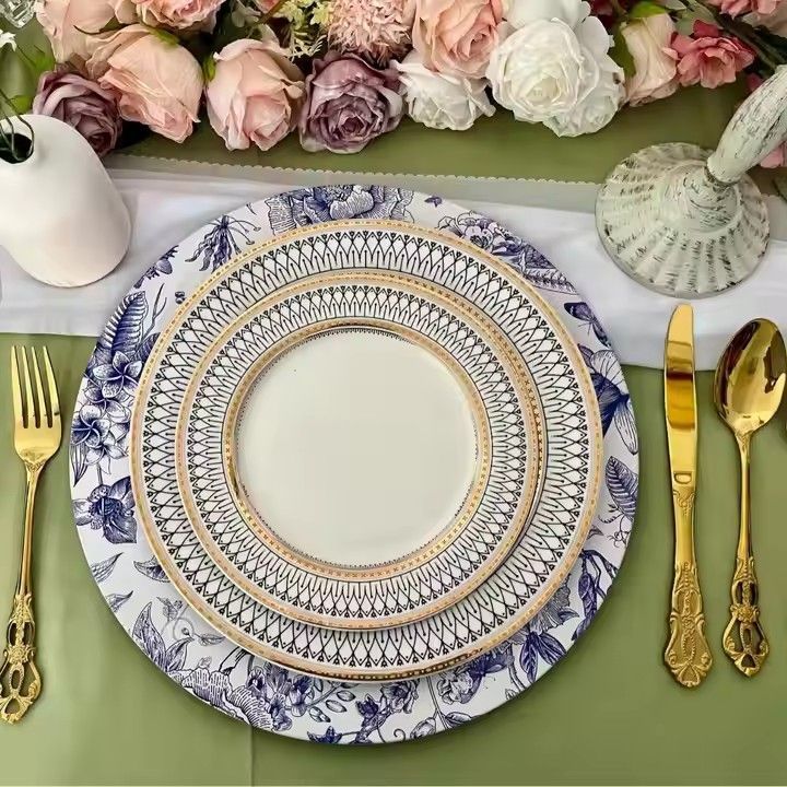 Traditional Chinese Blue-and-White Decal Design Plastic Dinner Plate Round Charger Plate for Wedding Parties Sustainable Serve