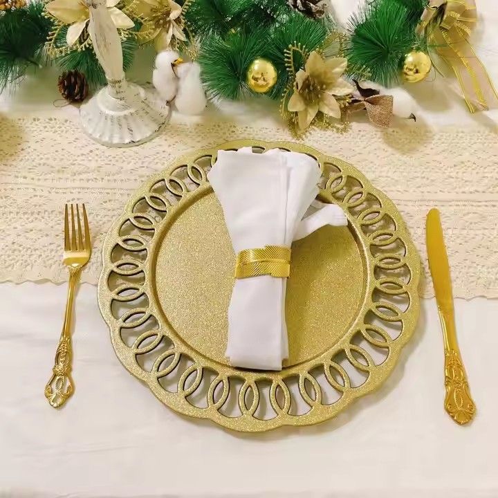 New Arrival 13 Inch Charger Dinner Plates With Gold Rim for Wedding Decoration Plastic Charger Plates