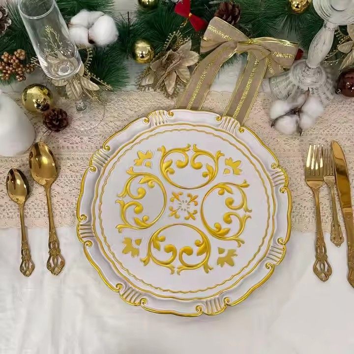 New European Style Golden White Luxury 13 Inch Plastic Plate Wedding Event Party Dining Room Charger Plate