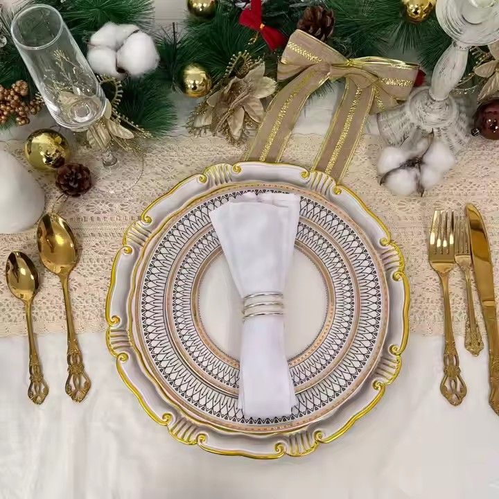 New European Style Golden White Luxury 13 Inch Plastic Plate Wedding Event Party Dining Room Charger Plate