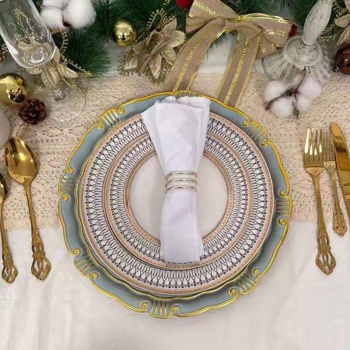 New European Style Golden White Luxury 13 Inch Plastic Plate Wedding Event Party Dining Room Charger Plate