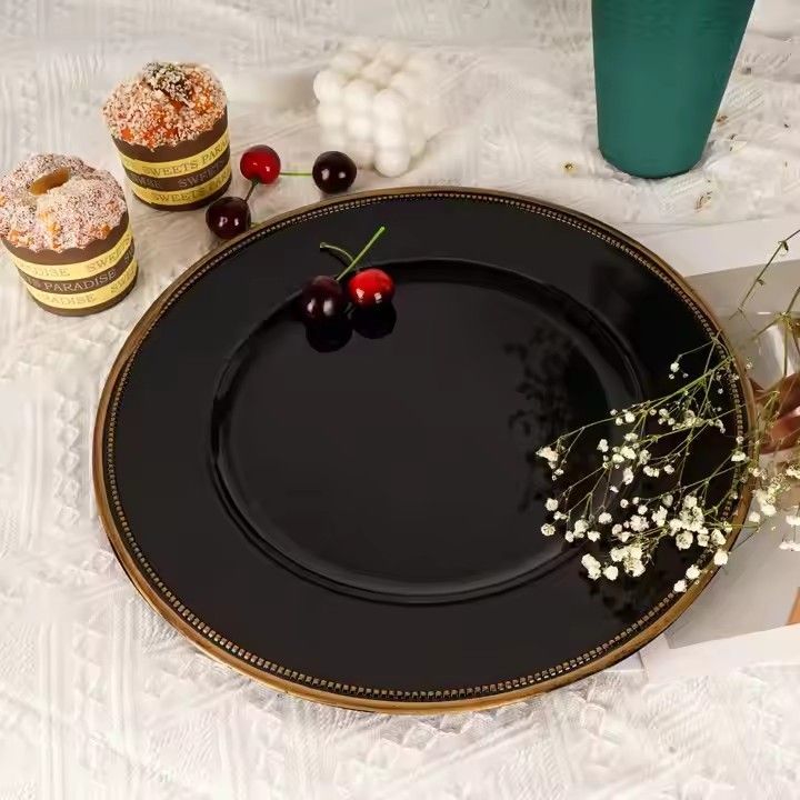 New European Style 13 Inch Round Wedding Party Table Decoration Gold Rim Black Plastic Charger Plates