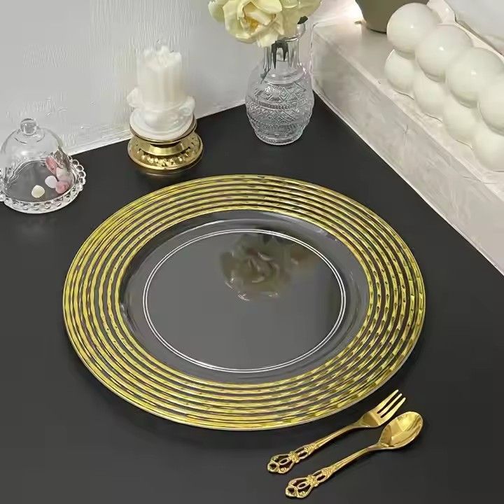 2024 New Arrival Table Decoration Plastic Round 13 Inch clear Gold Rim Charger Plates Dinner Plates for Wedding