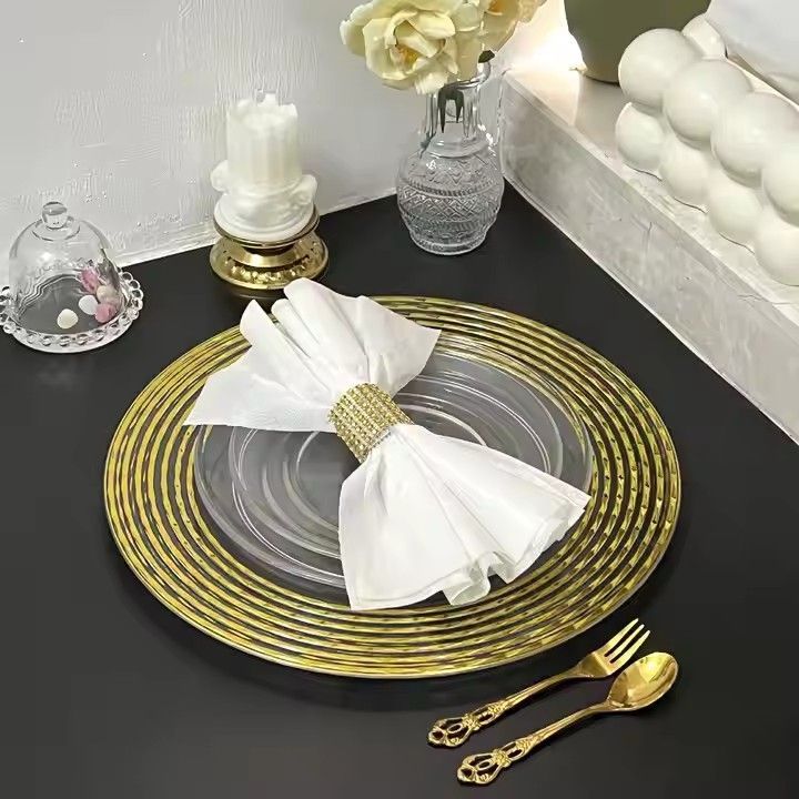 2024 New Arrival Table Decoration Plastic Round 13 Inch clear Gold Rim Charger Plates Dinner Plates for Wedding